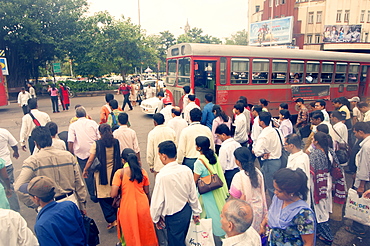 Morning rush hour and pollution traffic fumes, Mumbai (Bombay), India, South Asia