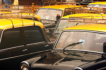 Taxis in a traffic jam, Mumbai (Bombay), India, South Asia