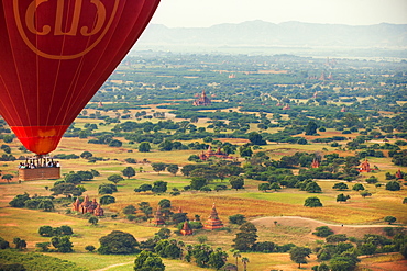 Hot air balloons over the ancient city of Bagan where more than 2200 ancient temples remain of the original 10000, Bagan (Pagan), Myanmar (Burma), Asia