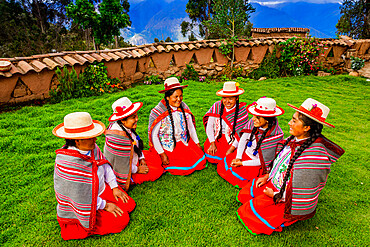 Quechua women of the Misminay Community, Sacred Valley, Peru, South America