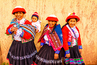 Quechua Women of the Accha Huata Community, Sacred Valley, Peru, South America