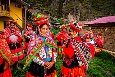 Quechua women of the Huiloc Community, Sacred Valley, Peru, South America