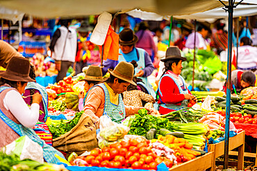 Quechua woman in the market of Pisac, Sacred Valley, Peru, South America