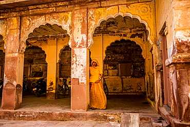 Woman hiding in the entranceway of Mehrangarh Fort in Jodhpur, the Blue City, Rajasthan, India, Asia