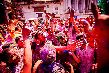 Crowd throwing pigment at the Holi Festival, Durbar Square, Kathmandu, Nepal, Asia