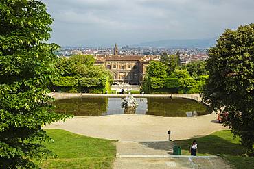 Looking down on the Neptune fountain from the Boboli Gardens to the Palazzo Pitti and city beyond, Florence, Tuscany, Italy, Europe