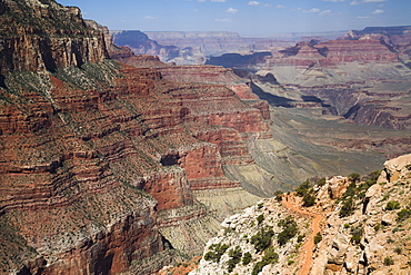 Hikers on the South Kaibab Trail with the extensive Grand Canyon vista extending beyond, Grand Canyon, UNESCO World Heritage Site, Arizona, United States of America, North America