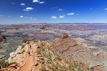 Hikers descend the curving South Kaibab trail in Grand Canyon National Park, UNESCO World Heritage Site, Arizona, United States of America, North America