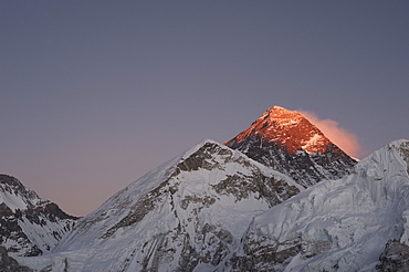 Sun sets on Mount Everest seen from Kala Patar, Khumbu, Himalayas, Nepal, Asia