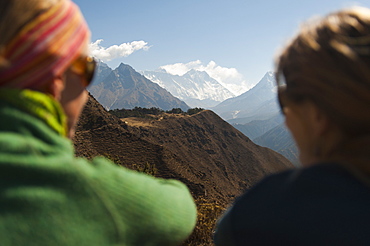 Two trekkers get their first glimpe of Everest from the Everest View Hotel near Khumjung, Khumbu Region, Himalayas, Nepal, Asia