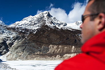 Looking towards the summit of Manaslu South, Himalayas, Nepal, Asia