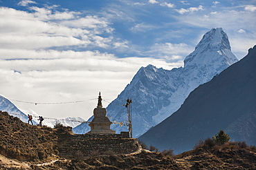 Trekkers near a chorten in the Everest region with the peak of Ama Dablam in the distance, Himalayas, Nepal, Asia