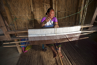 Weaving a Punin on a traditional hand loom, Assam, India, Asia