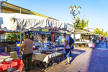 Bric-a-brac market, Cours Saleya, Old Town, Nice, Alpes Maritimes, Cote d'Azur, Provence, France, Europe