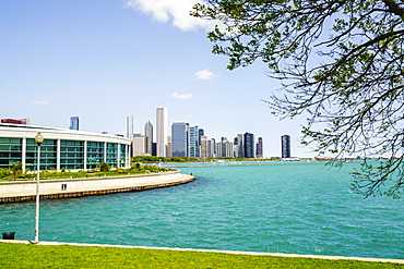 Shedd Aquarium, Lake Michigan and city skyline beyond, Chicago, Illinois, United States of America, North America