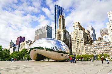 Millennium Park and the Cloud Gate sculpture, Chicago, Illinois, United States of America, North America