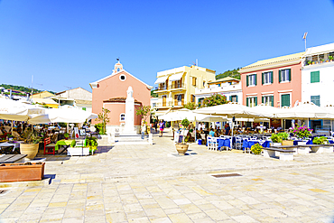 The pretty town of Gaios, the main port and harbour on the island, Paxos, Ionian Islands, Greek Islands, Greece, Europe