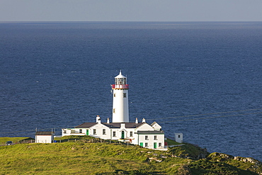 Fanad Head Lighthouse and the Atlantic Ocean, County Donegal, Ulster, Republic of Ireland, Europe