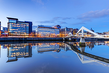 Tradeston Bridge, Squggily Bridge, International Financial Services District, Glasgow, Scotland, United Kingdom, Europe