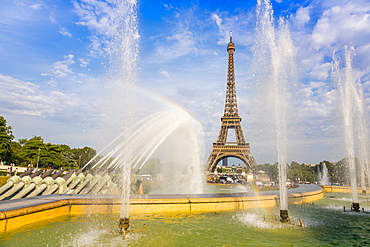 Eiffel Tower and Trocadero fountains and water canons, Paris, France, Europe