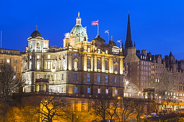 Bank of Scotland HQ and Old Town, UNESCO World Heritage Site, Edinburgh, Scotland, United Kingdom, Europe