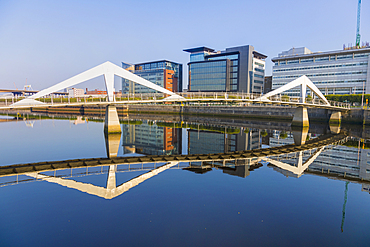 Tradeston (Squiggly) Bridge, International Financial Services District, River Clyde, Glasgow, Scotland, United Kingdom, Europe