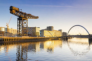 Finnieston Crane and Clyde Arc (Squinty Bridge), River Clyde, Glasgow, Scotland, United Kingdom, Europe