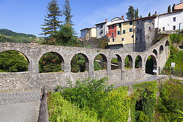 Roman Aqueduct, Barga, Tuscany, Italy, Europe