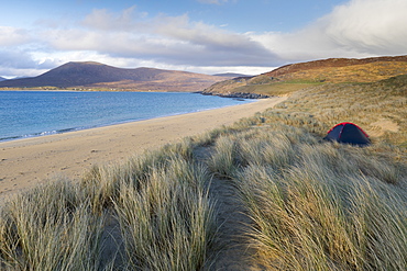 Horgabost beach, facing the island of Taransay, Isle of Harris, Outer Hebrides, Scotland, United Kingdom, Europe