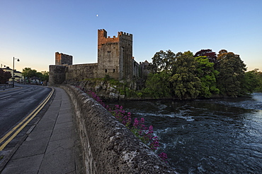 Cahir Castle, County Tipperary, Munster, Republic of Ireland, Europe