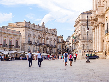 Piazza Duomo, Ortygia, UNESCO World Heritage Site, Syracuse (Siracusa), Sicily, Italy, Europe