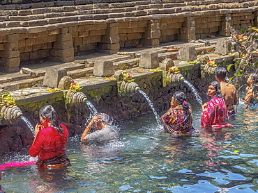 Bathing in the holy waters of Pura Tirta Empul, Bali, Indonesia, Southeast Asia, Asia