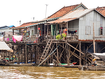 Houses on stilts, Kompong Khleang floating village, on the Tonle Sap lake, Cambodia, Indochina, Southeast Asia, Asia