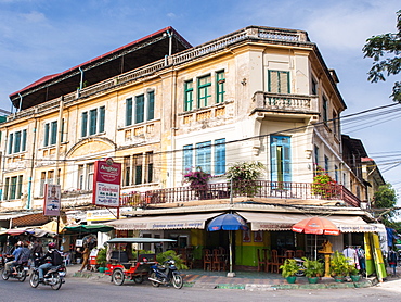 A building in the old French Quarter by the post office, Phnom Penh, Cambodia, Indochina, Southeast Asia, Asia