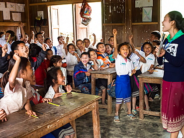 Primary school classroom full of students, Houy Mieng village, Laos, Indochina, Southeast Asia, Asia