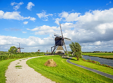 Windmill in Kinderdijk, UNESCO World Heritage Site, South Holland, The Netherlands, Europe