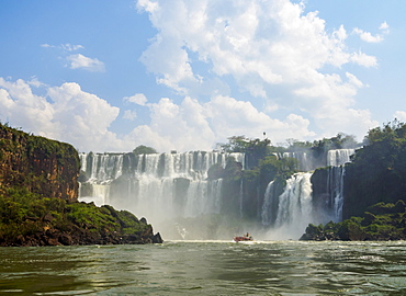 View of the Iguazu Falls, UNESCO World Heritage Site, Puerto Iguazu, Misiones, Argentina, South America