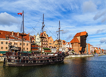 Motlawa River and Medieval Port Crane Zuraw, Old Town, Gdansk, Pomeranian Voivodeship, Poland, Europe