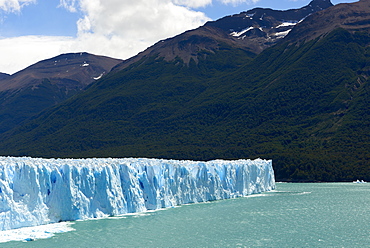 Perito Moreno Glacier in the Parque Nacional de los Glaciares (Los Glaciares National Park), UNESCO World Heritage Site, Patagonia, Argentina, South America