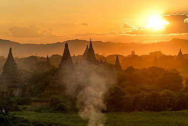 Sunset in Bagan (Pagan), Myanmar (Burma), Asia