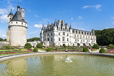 Fountain in the park of Chenonceau castle, UNESCO World Heritage Site, Chenonceaux, Indre-et-Loire, Centre, France, Europe