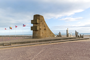 The Braves sculpture on the shore of Omaha Beach, Saint-Laurent-sur-Mer, Normandy, France, Europe