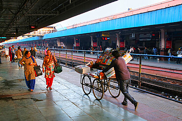 People walking on the platform at Jaipur Junction Railway Station in Rajasthan, India, Asia