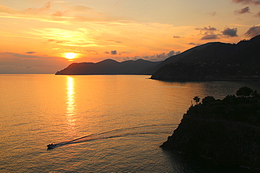 Coast of Italy near Manarola, Cinque Terre, UNESCO World Heritage Site, Liguria, Italy, Europe