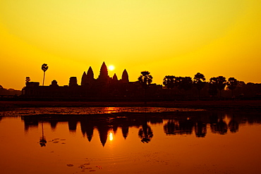 Sunrise at Angkor Wat, UNESCO World Heritage Site, Siem Reap, Cambodia, Indochina, Southeast Asia, Asia