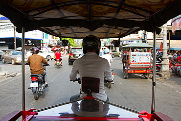 A passenger's view of a Tuk-tuk driver on the streets of Phnom Penh, Cambodia, Indochina, Southeast Asia, Asia