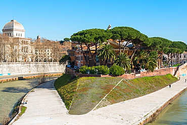 Fatebenefratelli Hospital founded in the 16th century on Tiber Island (Isola Tiberina) (Insula Tiberina) on Tiber River, Rome, Lazio, Italy, Europe