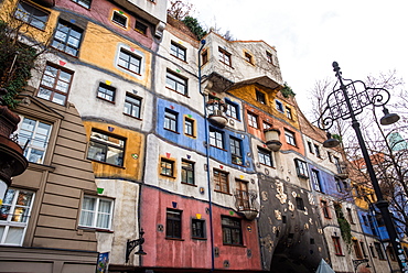 Hundertwasserhaus, Expressionist landmark and public housing, designed by Friedenreich Hundertwasser, Vienna, Austria, Europe