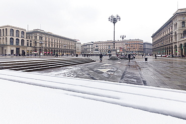 Piazza Duomo (Duomo Square) after a snowfall, Milan, Lombardy, Northern Italy, Italy, Europe