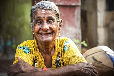 Portrait of an Indian woman, Fort Kochi (Cochin), Kerala, India, Asia